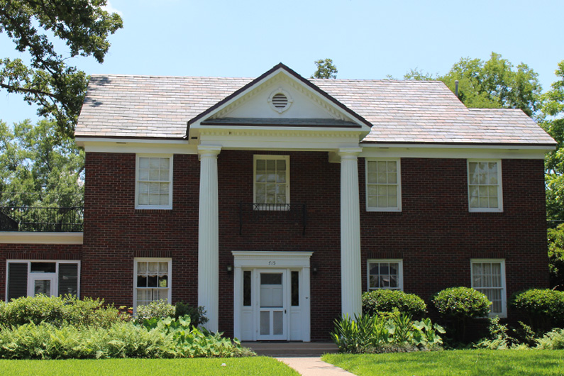 Greenstone Slate® Vermont Clear Gray slate installed using Nu-lok™ reduced-weight slate roof installation system
